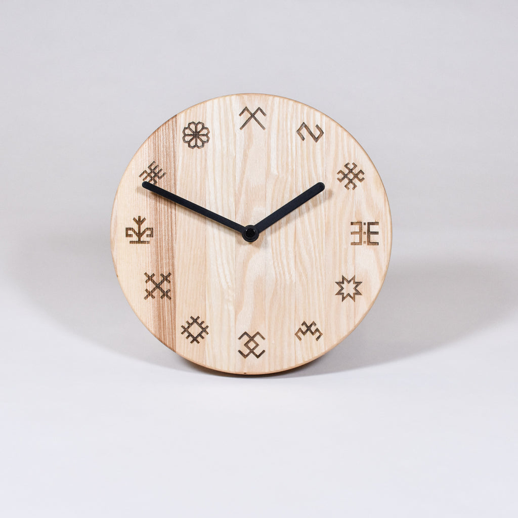 SIENAS PULKSTENIS AR LATVJU ZĪMĒM