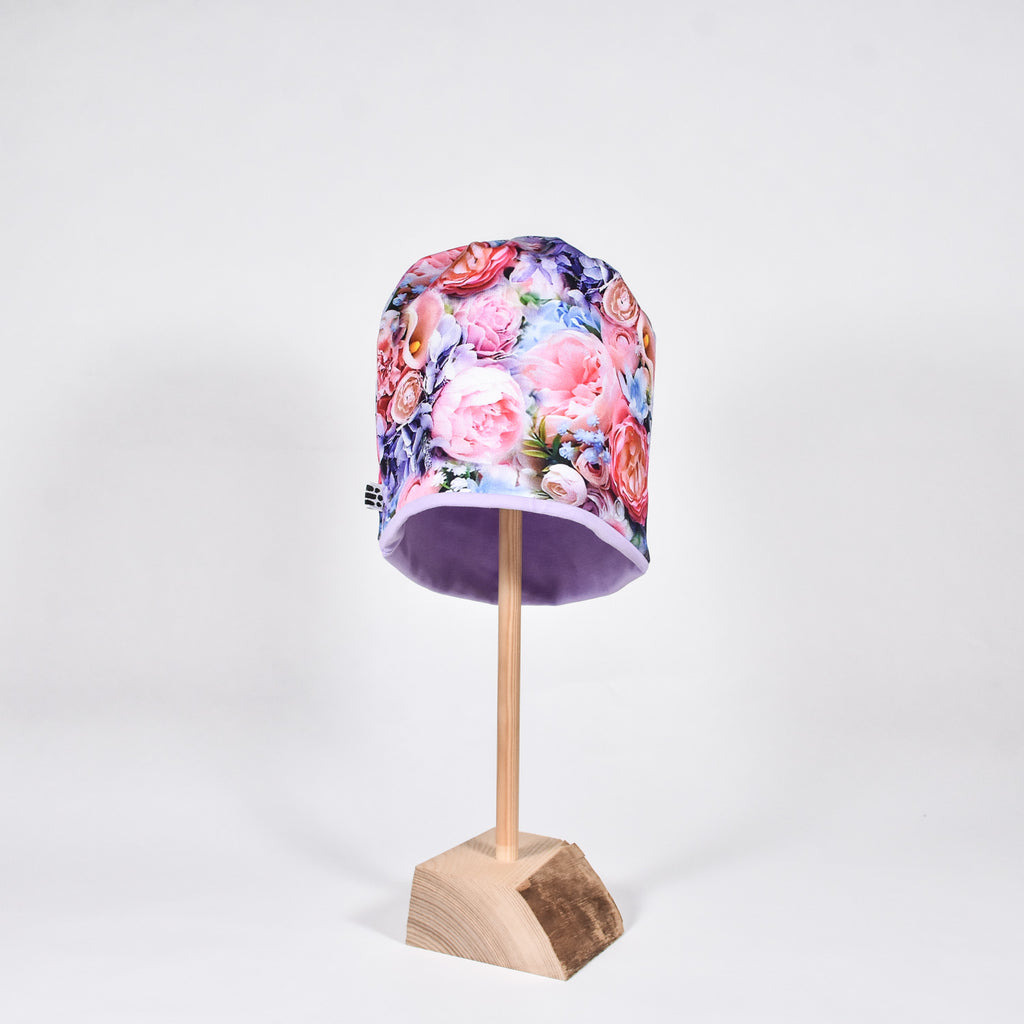 HAT WITH FLOWERS