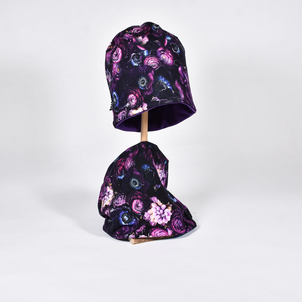 HAT AND TUNNEL SCARF WITH DARK FLOWERS